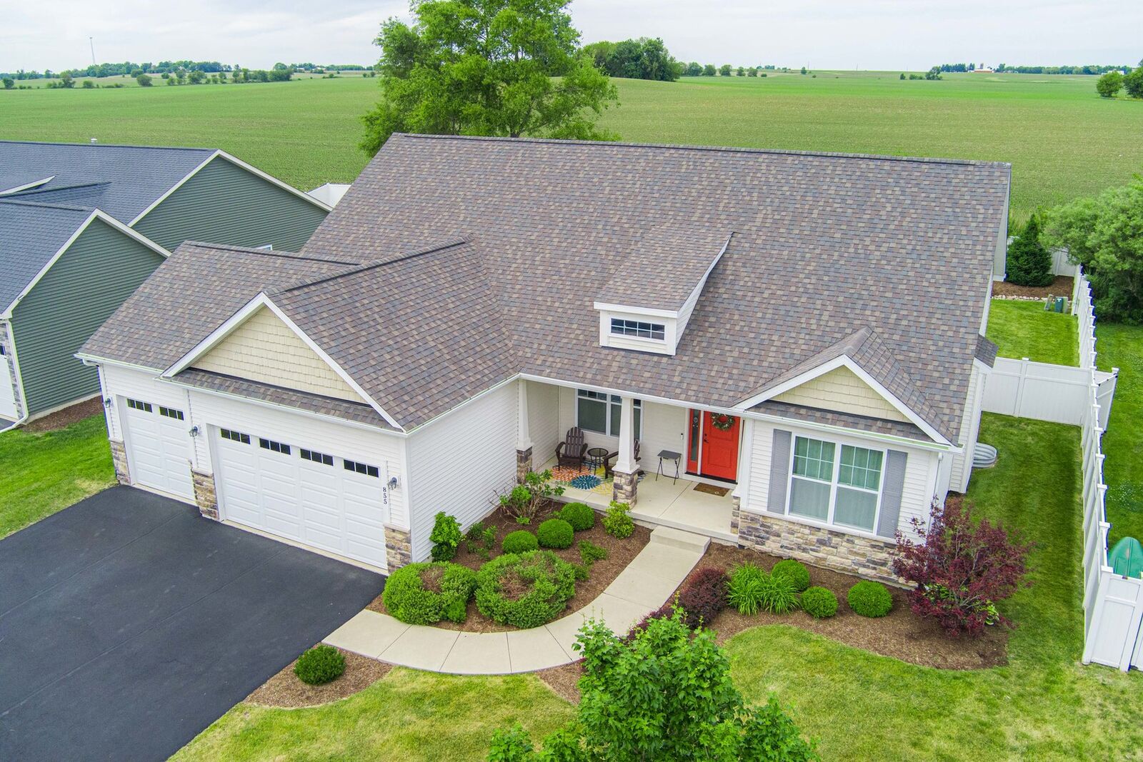 Property Photo: 855 Coventry Circle N IL 60178
