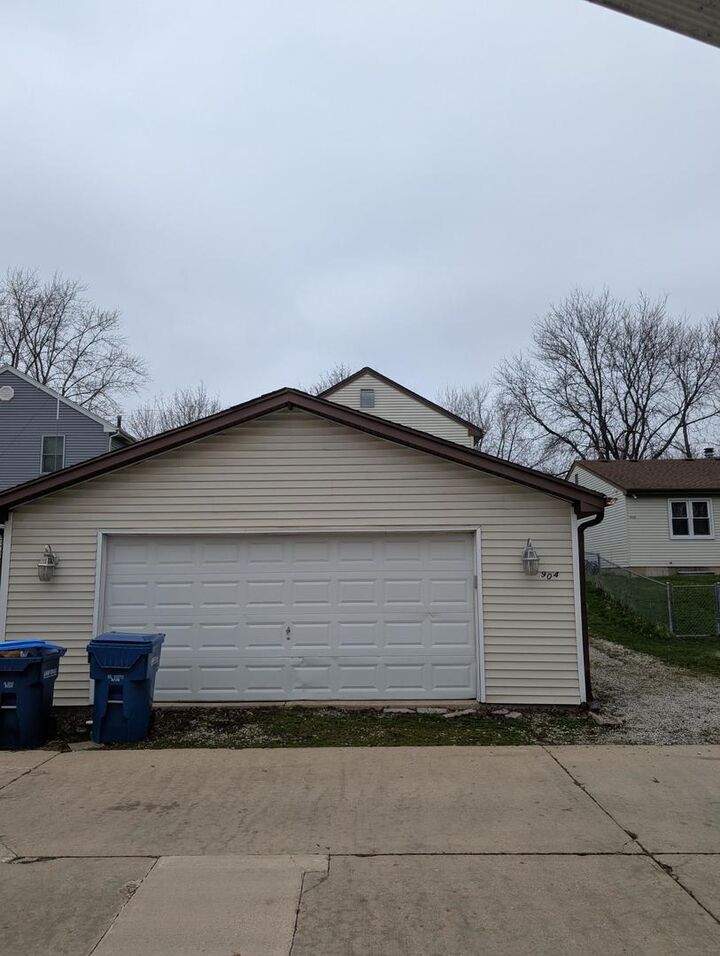 Property Photo: 904 Britta Lane IL 60134