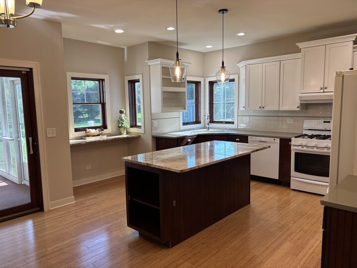 Property Photo:  