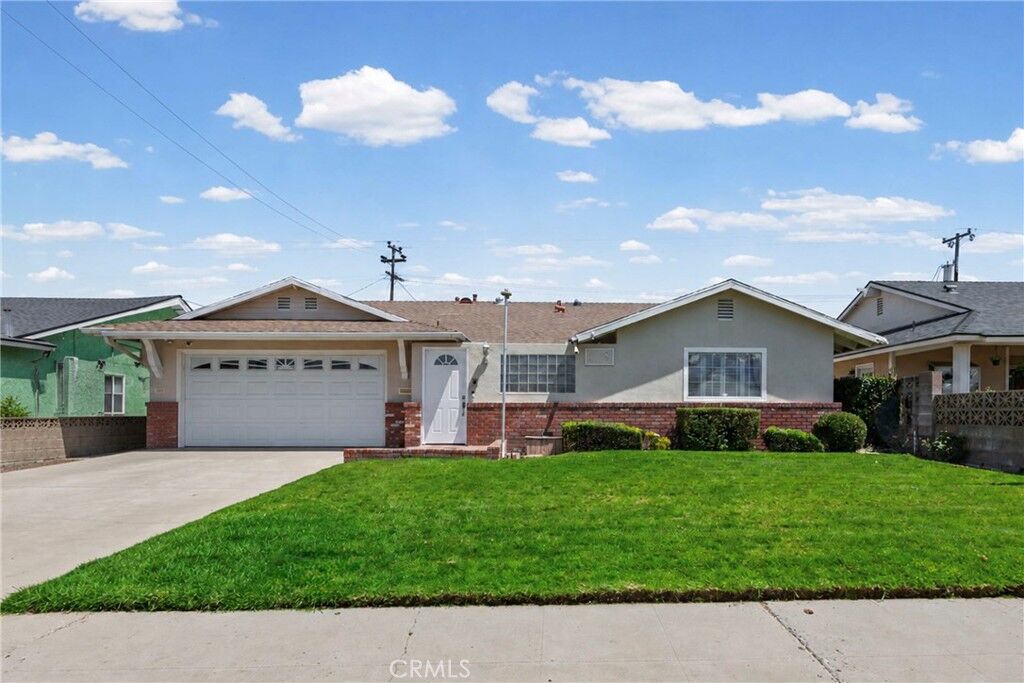 Property Photo:  907 E Evergreen Ave  CA 93454 