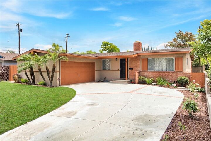 Property Photo:  324 N La Reina Street  CA 92801 