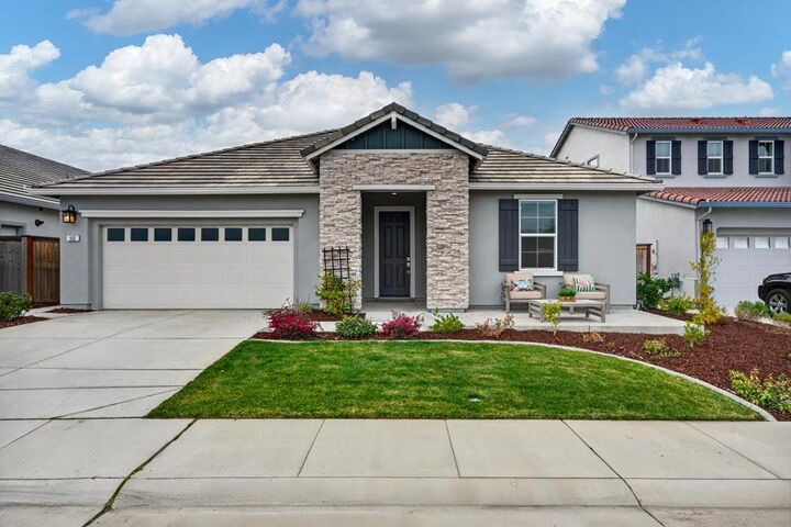 Property Photo:  102 Bixby Court  CA 95648 