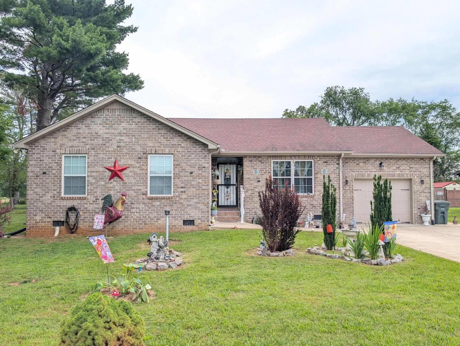 Property Photo: 661 Portland Blvd TN 37148