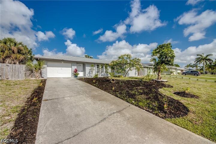 Property Photo:  3518 SE 8th Place  FL 33904 