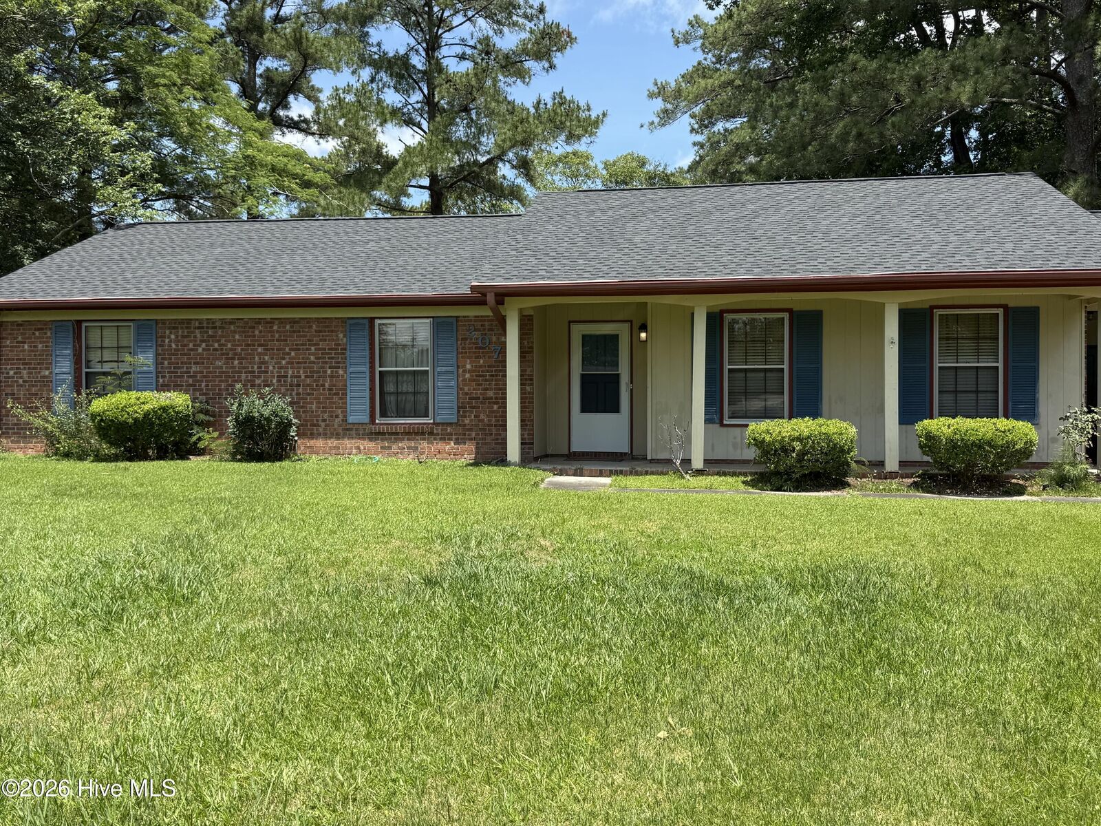 Property Photo:  207 E Willowood Lane  NC 28546 