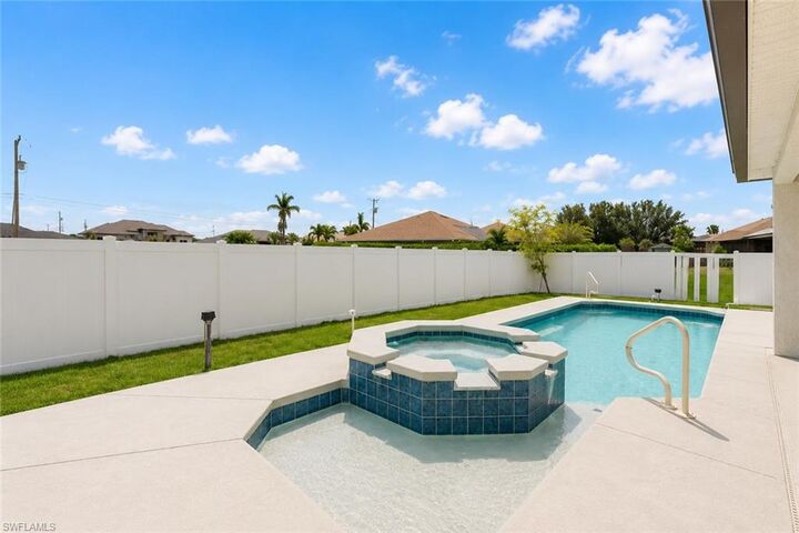 Property Photo: 221 NW 29th Pl FL 33993