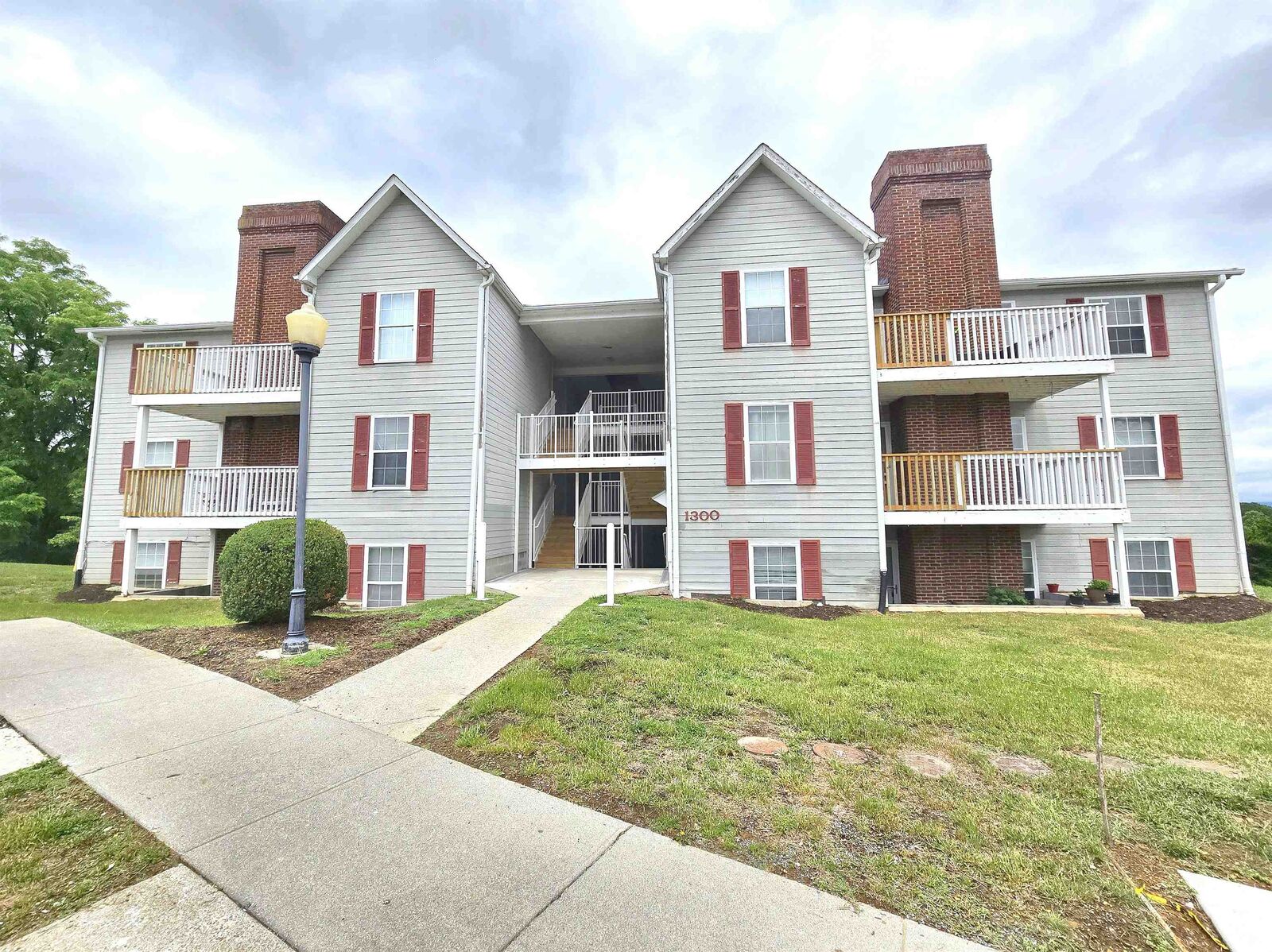 Property Photo:  1300 Cedar Ridge Drive  VA 24141 