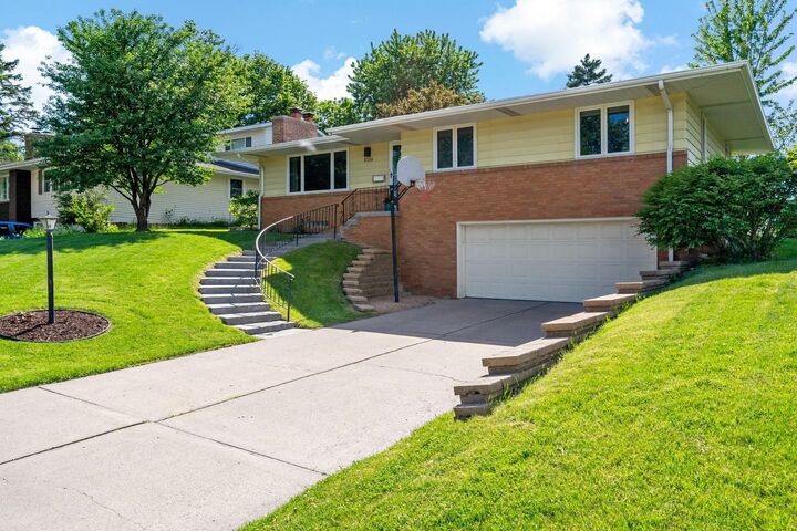 Property Photo:  3324 Skycroft Drive  MN 55418 