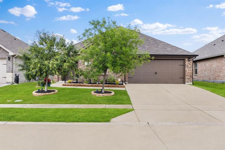 Property Photo: 1111 Baldwin Lane TX 75119