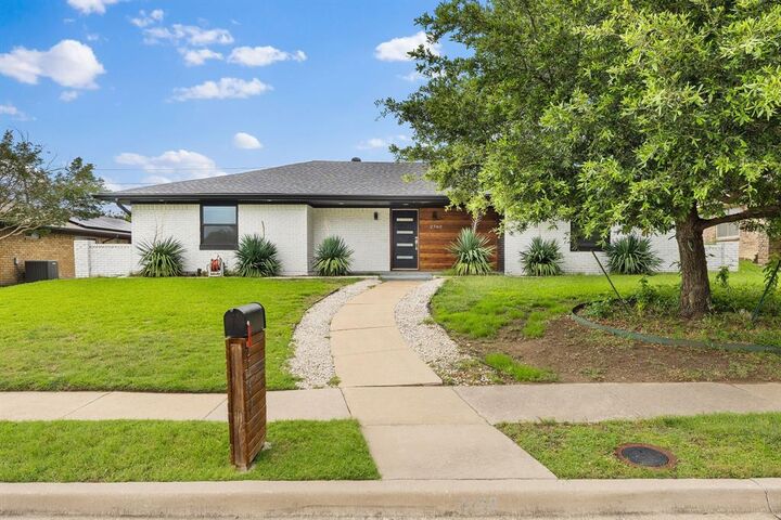 Property Photo:  2760 N Hillbrier Circle  TX 75075 