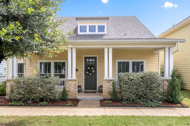 Property Photo: 3711 Sistine Mews TX 75236
