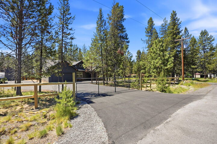 Property Photo: 55827 Wood Duck Drive OR 97707