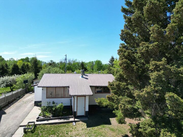 Property Photo:  4910 51 Street  AB T0H 1H0 