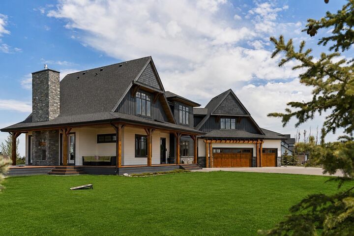 Property Photo: 14 Silverhorn Park AB T3R 0X3