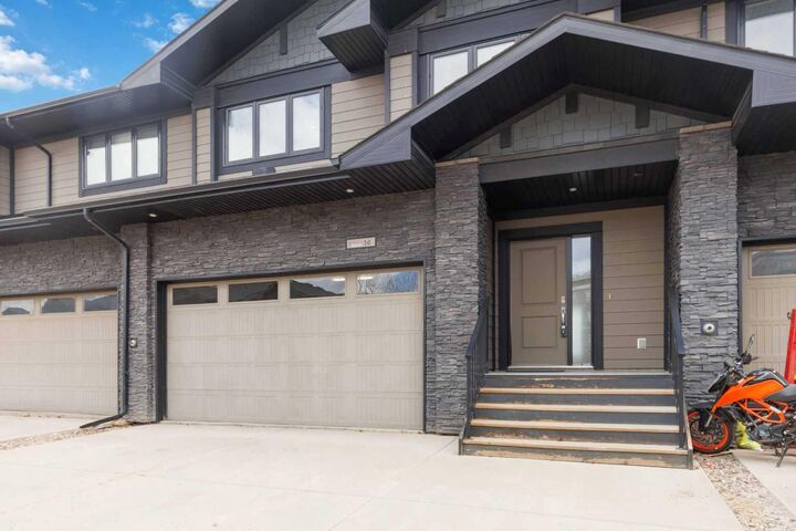 Property Photo:  208 Sparrow Hawk Drive 14  AB T9K 0Y8 