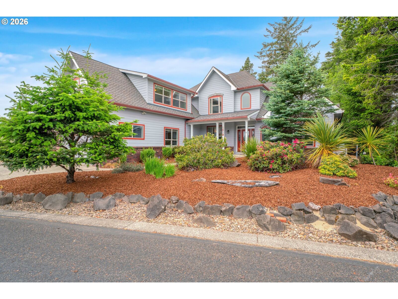 Property Photo:  1619 Willow Loop  OR 97439 