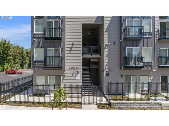 Property Photo: 3320 SE 90th Pl OR 97266