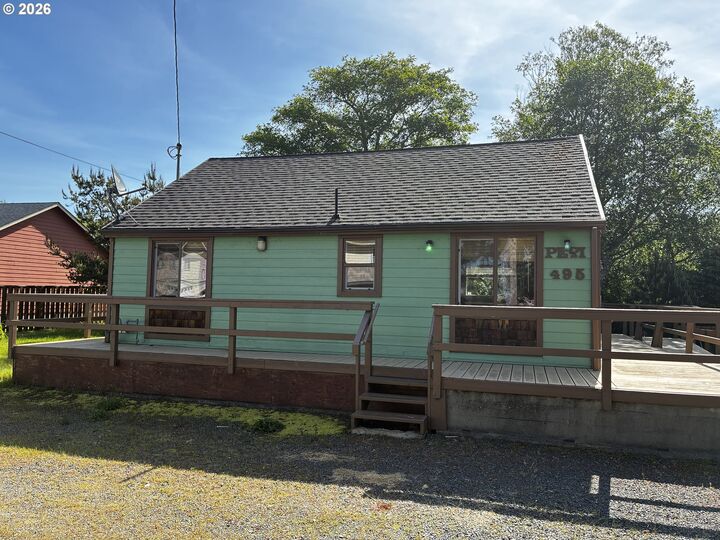 Property Photo: 495 N Wahanna Rd OR 97138