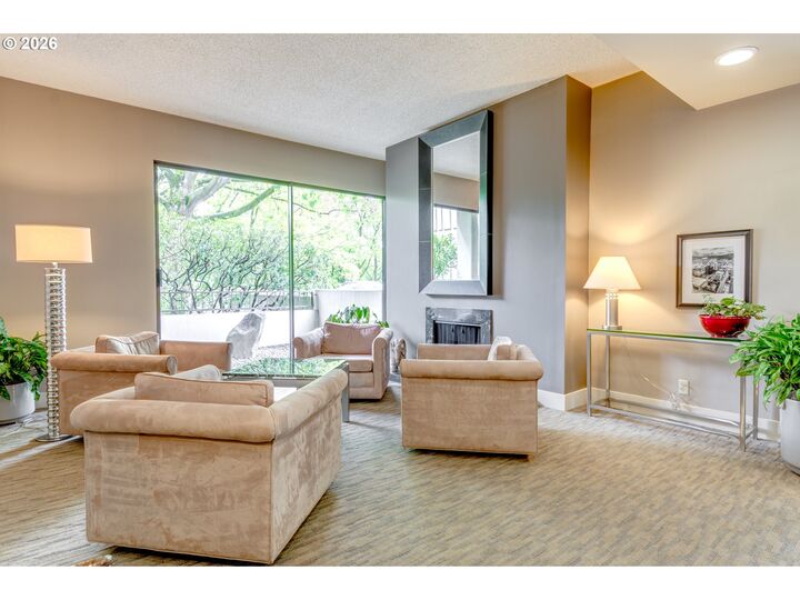 Property Photo: 2211 SW 1st Ave 1402 OR 97201