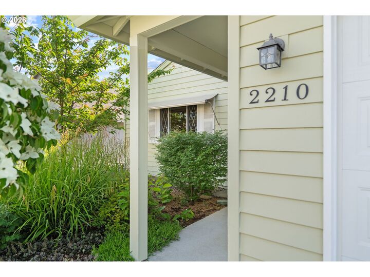 Property Photo: 2210 NE 156th Ave OR 97230