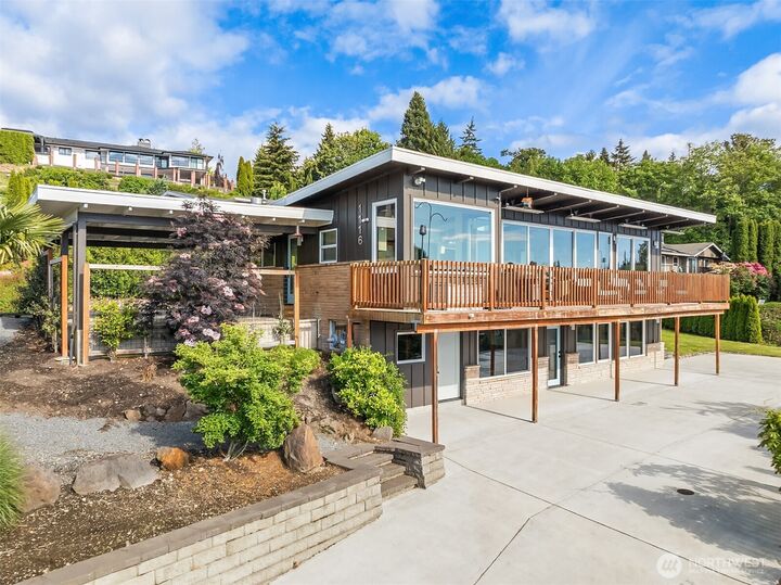 Property Photo: 1116 Vista Place WA 98020