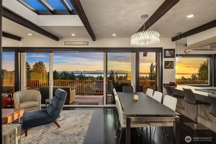Property Photo:  1116  Vista Place  WA 98020 