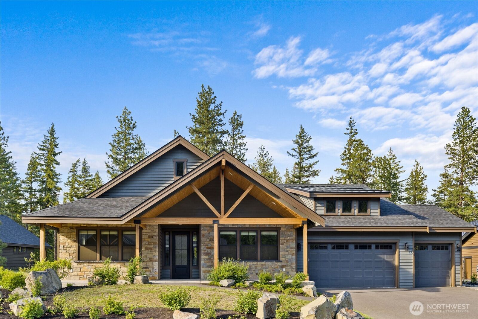 Property Photo:  1050  Domerie Park Loop  WA 98940 