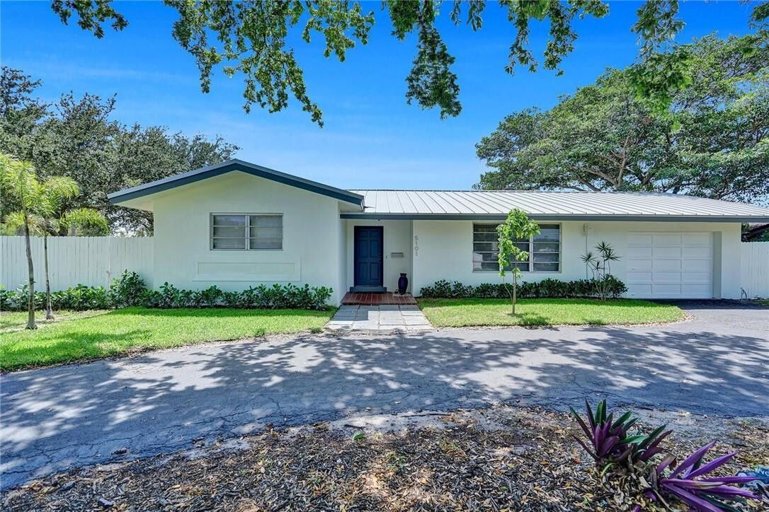 Property Photo: 5101 NE 27th Avenue FL 33064