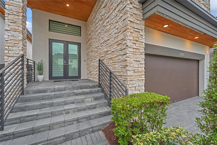 Property Photo:  10250 NW 76th Ter  FL 33178 
