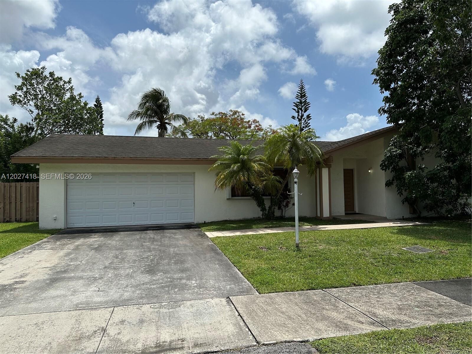 Property Photo:  