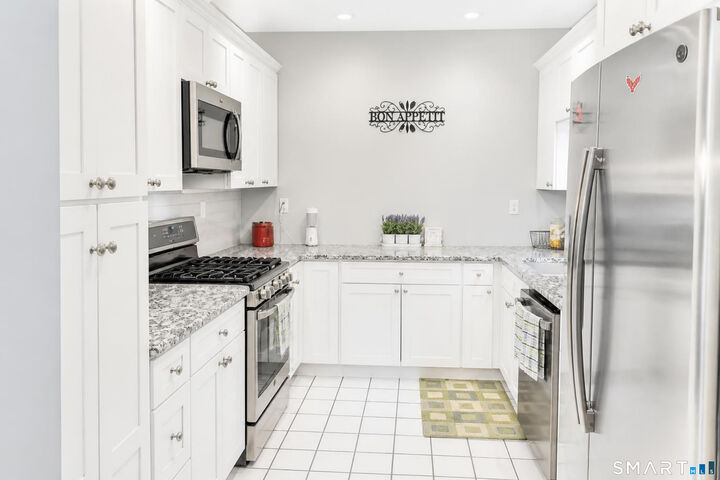Property Photo:  779 Prospect Avenue 15  CT 06105 
