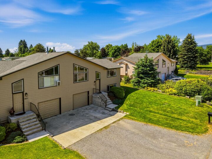 Property Photo:  1821 N Corbin Ln 1823 N Corbin Ln  WA 99016 