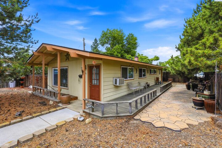 Property Photo:  2101 Duportail St  WA 99352 