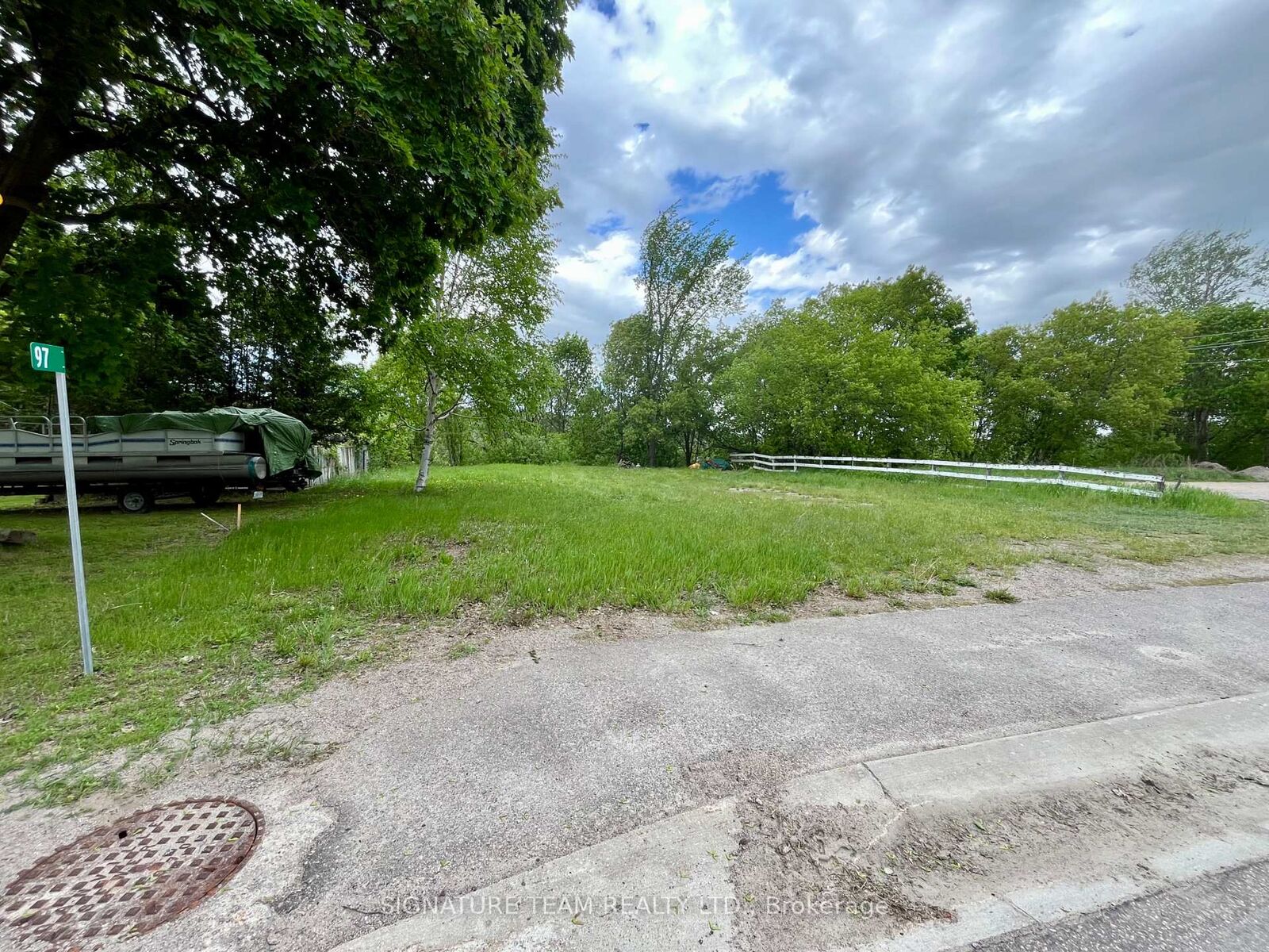 Property Photo:  97 Queen Street  ON K0J 1T0 