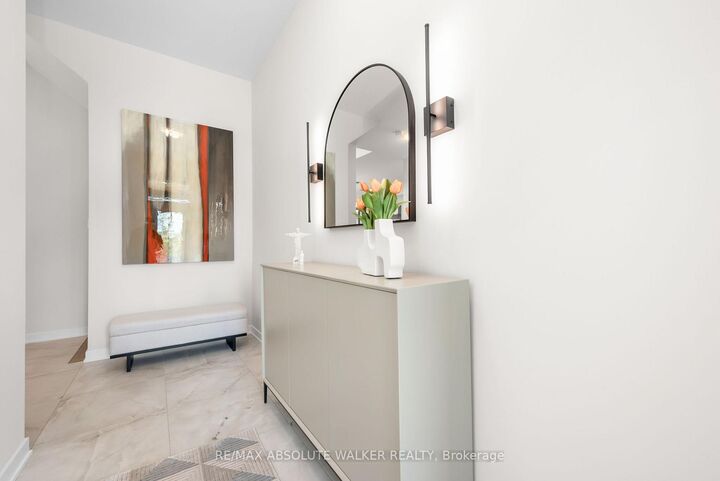 Property Photo: 515 Paakanaak Avenue ON K1X 0G9