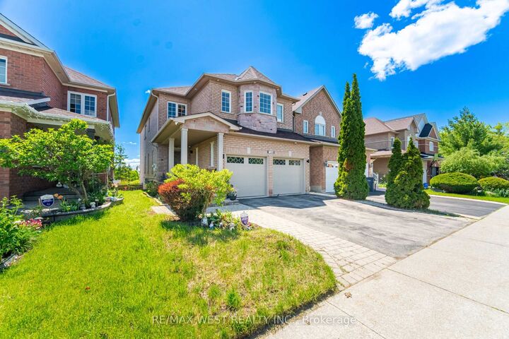 Property Photo: 7288 Zinnia Place ON L5W 1K6
