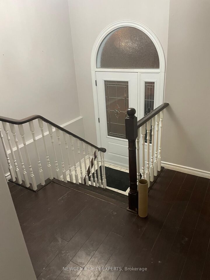 Property Photo:  28 Royal Salisbury Way  ON L6V 3J6 