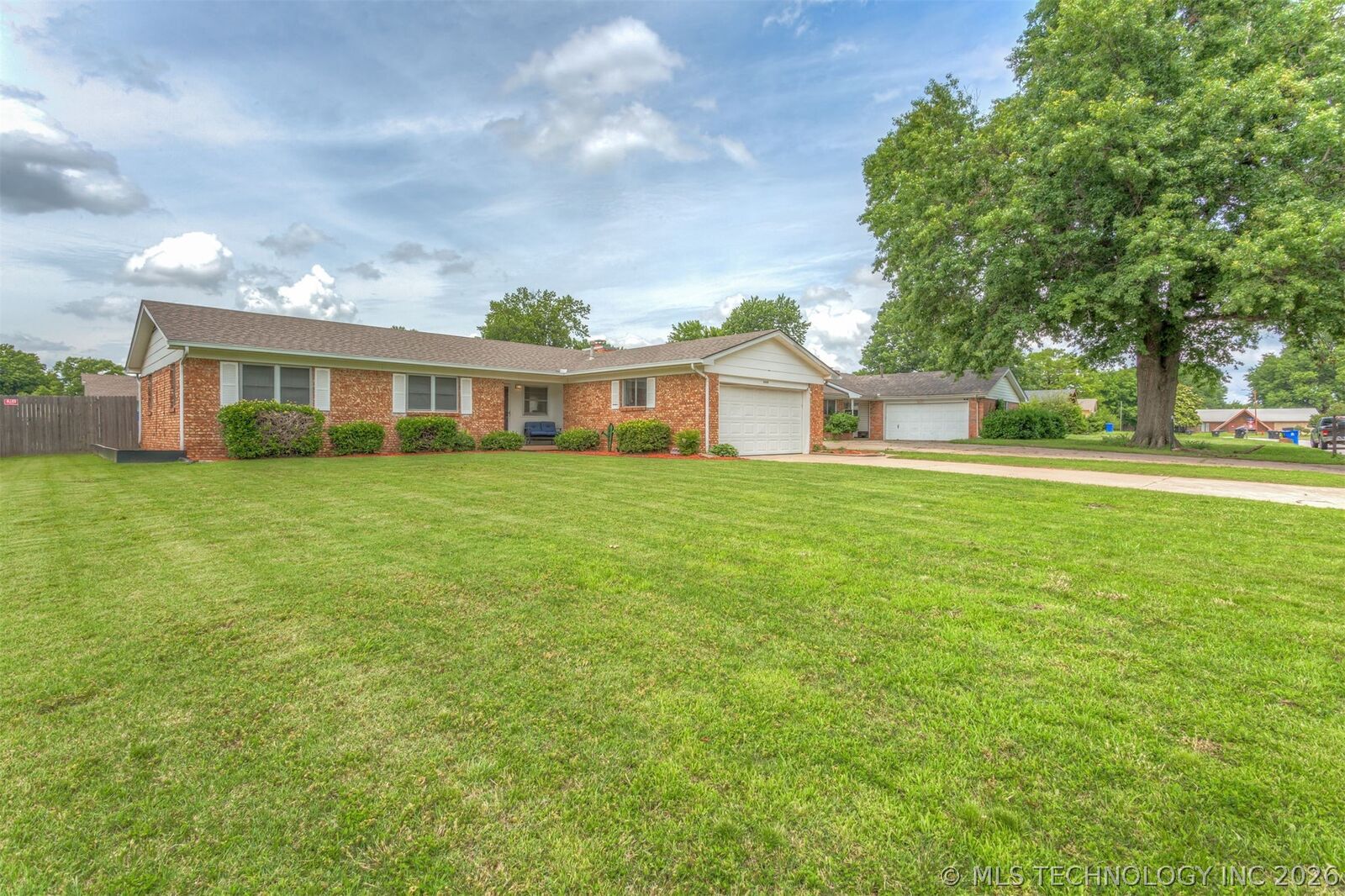 Property Photo: 2416 S Hickory Avenue OK 74012
