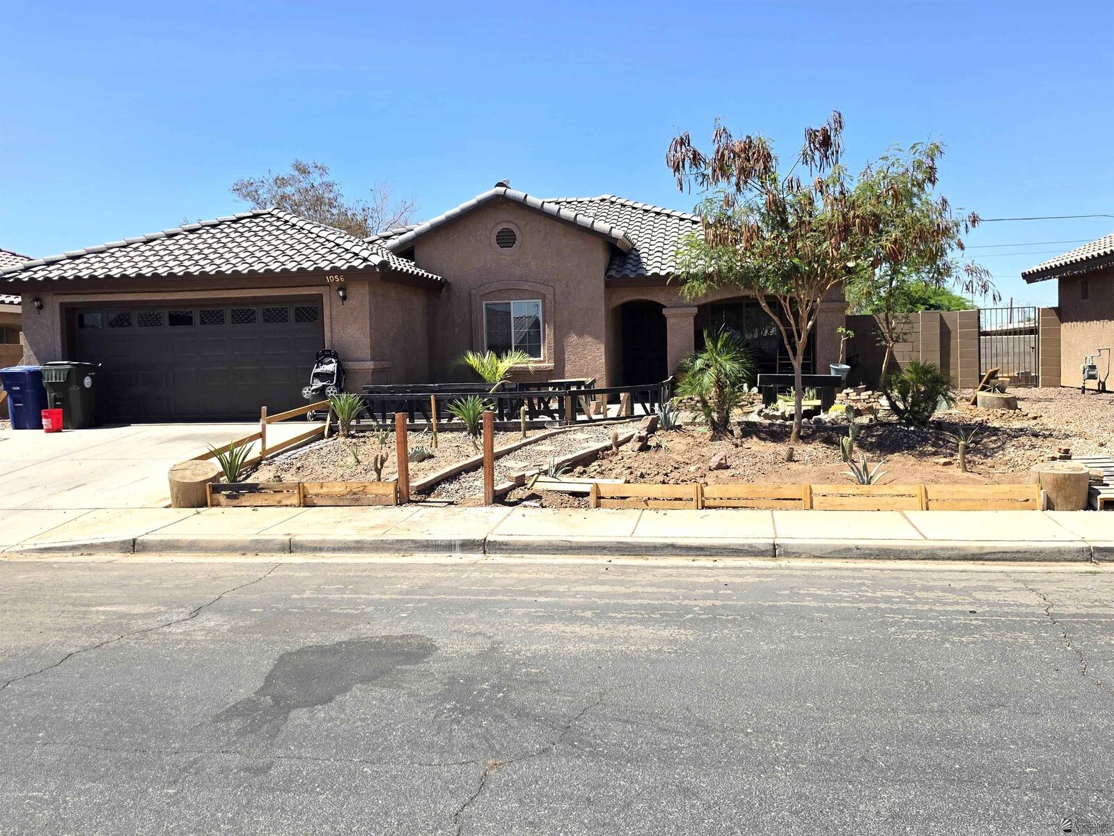 Property Photo:  1056 W Rose St  AZ 85350 