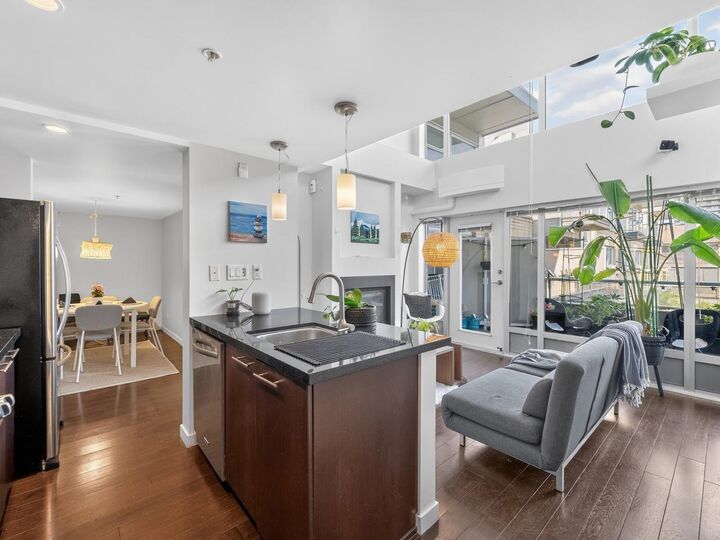 Property Photo:  1288 Chesterfield Avenue Ph1  BC V7M 0B1 