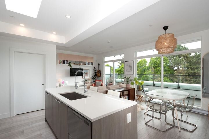 Property Photo:  979 E 19th Avenue Ph2  BC V5V 3C4 