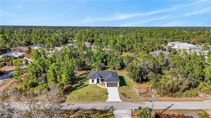 Property Photo:  1103 E 7th St  FL 33972 