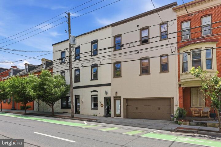 Property Photo:  16 E Walnut Street  PA 17602 