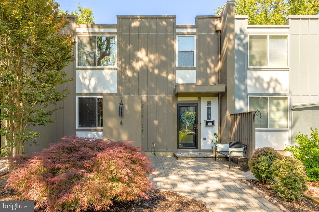 Property Photo:  11170 Forest Edge Drive  VA 20190 