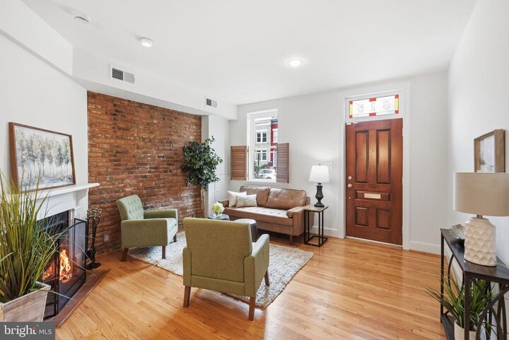 Property Photo:  315 11th Street SE  DC 20003 