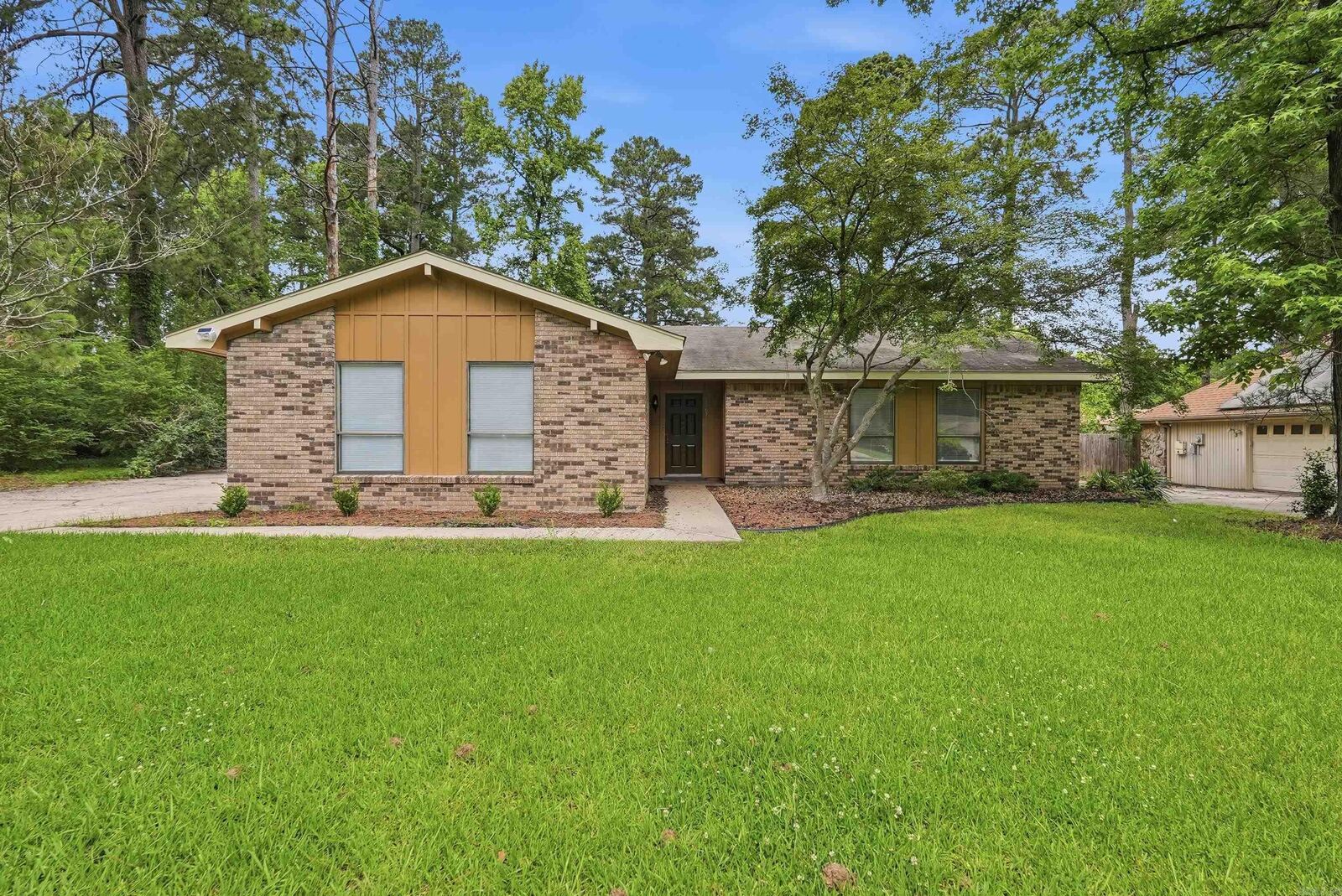 Property Photo: 7507 S Pinewood Dr AR 71603