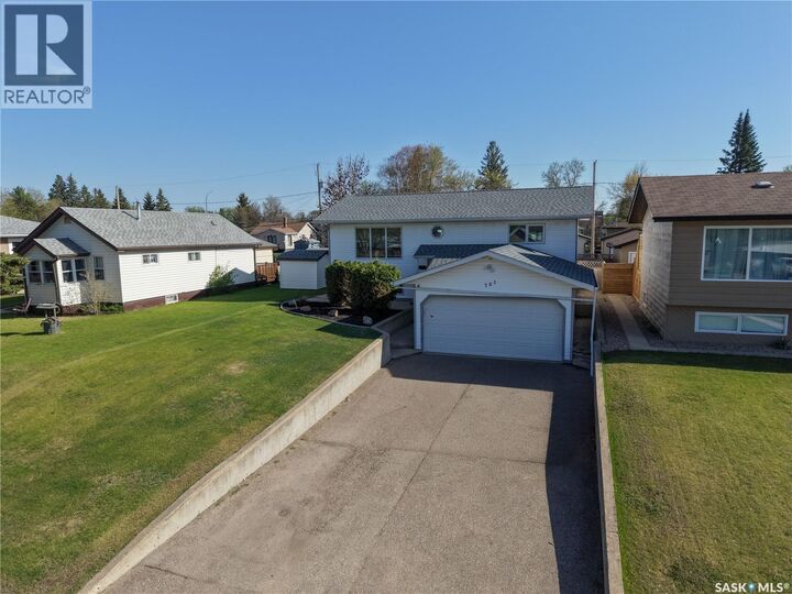 Property Photo: 761 3rd Street E SK S6V 0H7