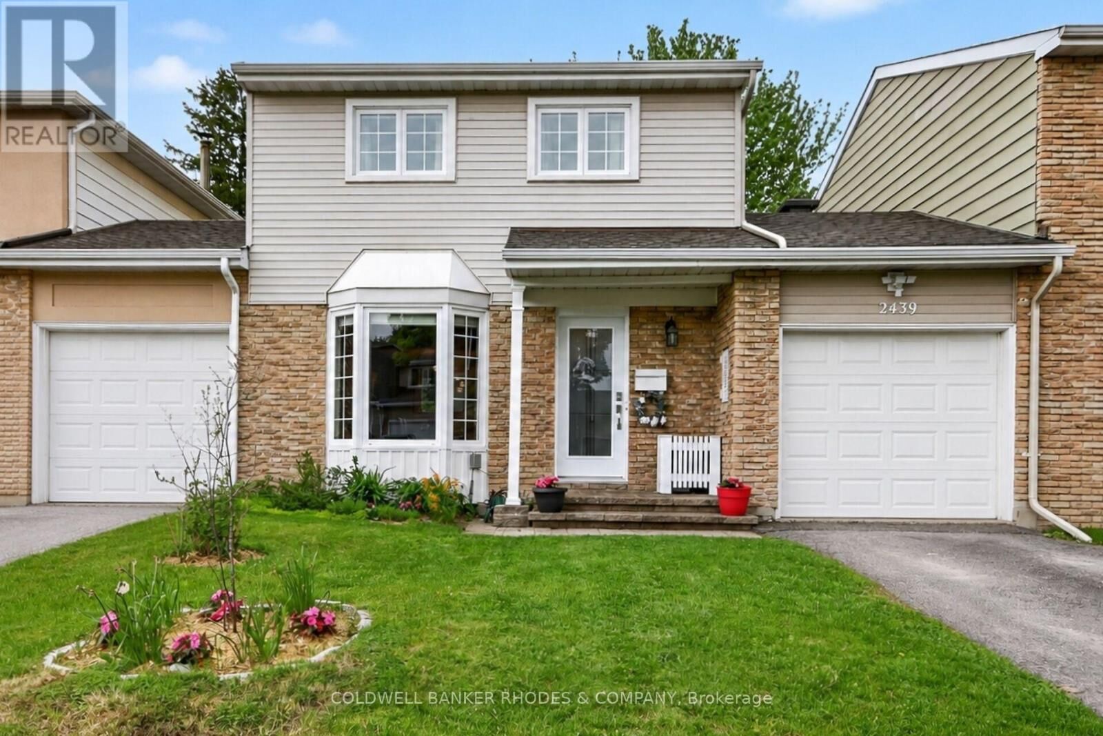 Property Photo:  2439 Autumn Hill Crescent  ON K1B 4M6 