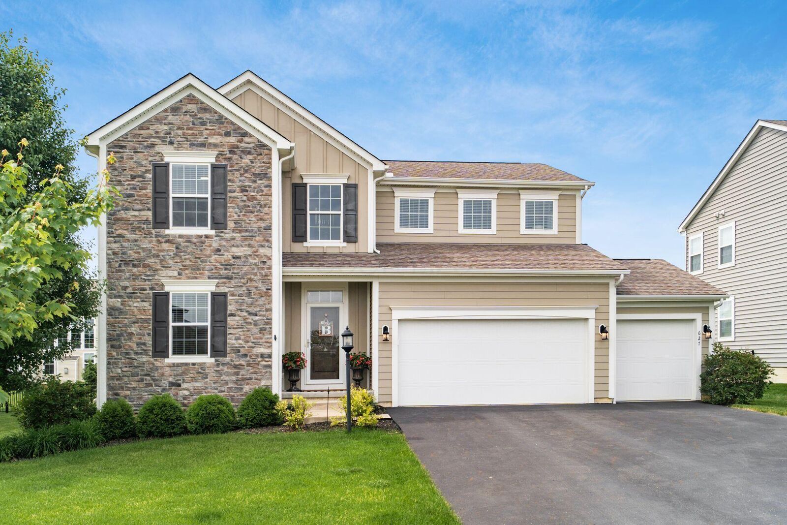 Property Photo:  627 Ludham Trail  OH 43147 