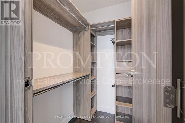 Property Photo: 85 McMahon Drive 3105 ON M2K 0H1